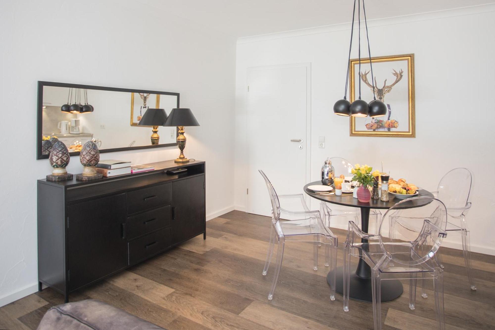 Apartment The Deluxe: Ski-to-market Luxury With Garden *
